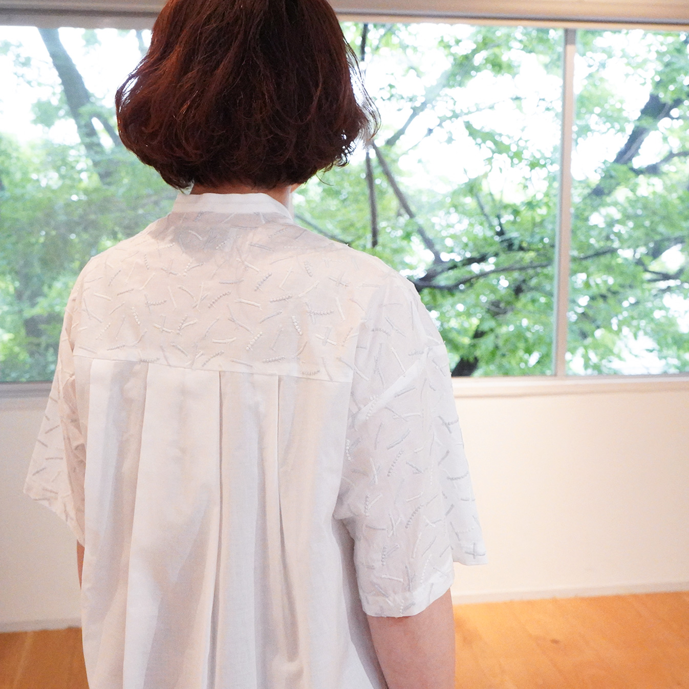 STAMPSのスタッフが着てみたシリーズ＞刺繍のブラウス – STAMPS ONLINE