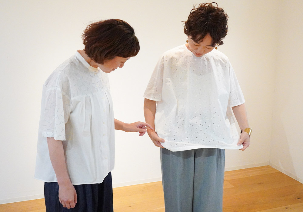 STAMPSのスタッフが着てみたシリーズ＞刺繍のブラウス – STAMPS ONLINE