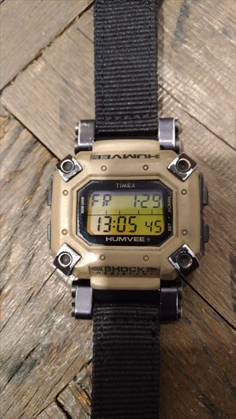 タイメックス ハンビー (TIMEX HUMVEE) ワイルドボディーでタフな