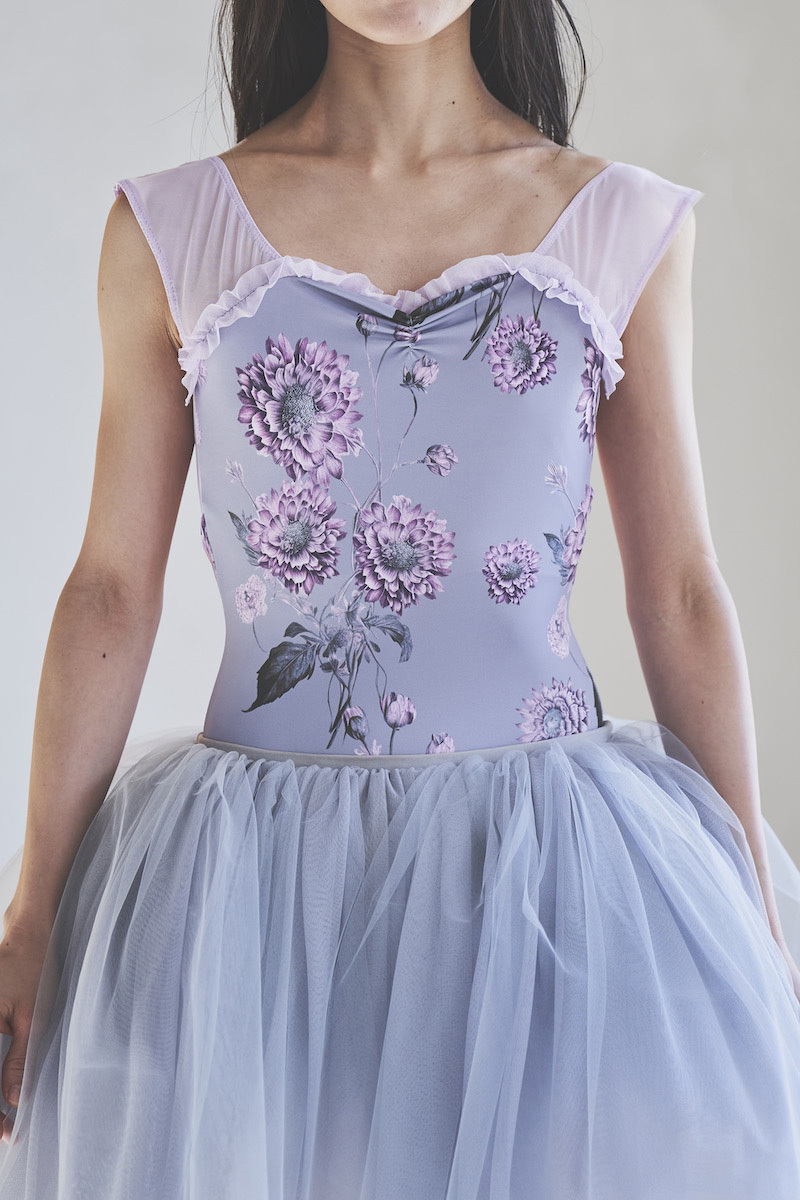 stina / type Q mermaid / Dahlia imperialis silver gray