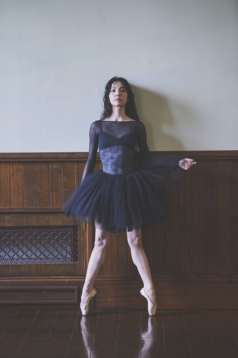 stina / type L long ribbon / antique lace black