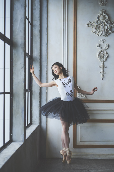 stina / type S french / dalmatian rose black