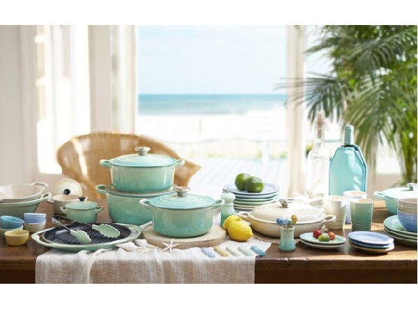 ル・クルーゼに新色「クールミント」が仲間入り！海辺のバカンスを