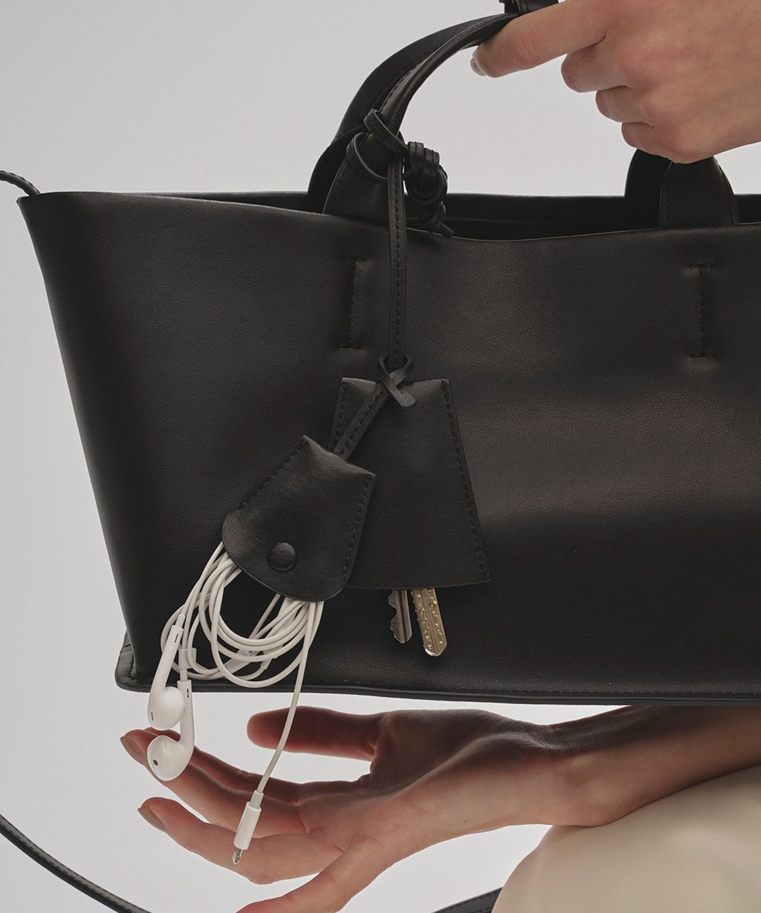Useful Leather Bag (M)(FREE BLACK): TODAYFUL: WOMENS｜ STUDIOUS