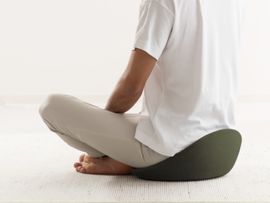 ＆MEDICAL/KURA SEAT HB -骨盤を支えることで腰の負担を和らげる、腰楽