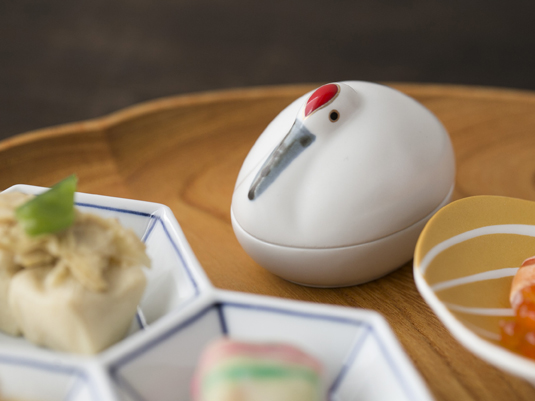 幸楽窯 錦雪衣鶴型 小蓋物 -おめでたい鶴をかたどった蓋付きの器