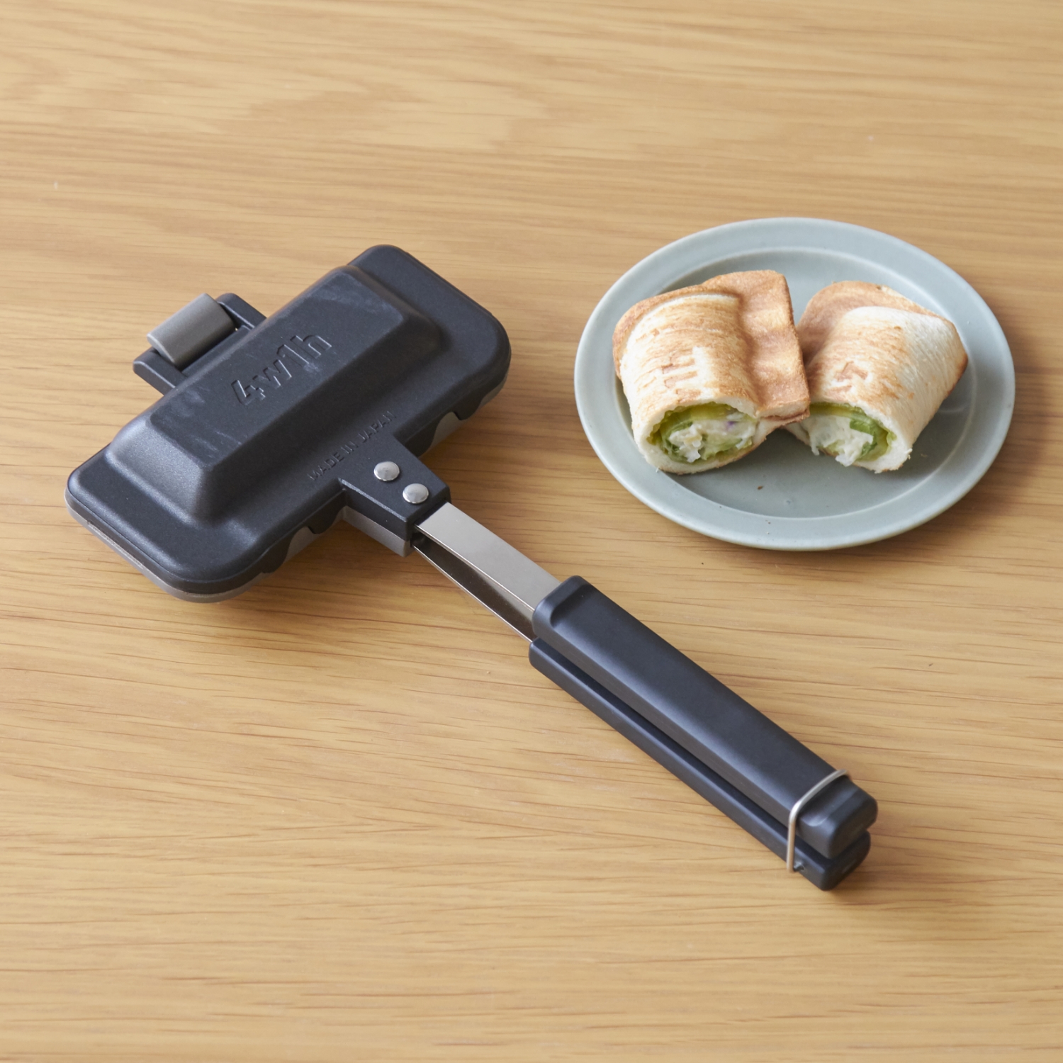 4w1h/ホットサンドソロ -食パン1枚で、ひとり分にちょうどいいホット