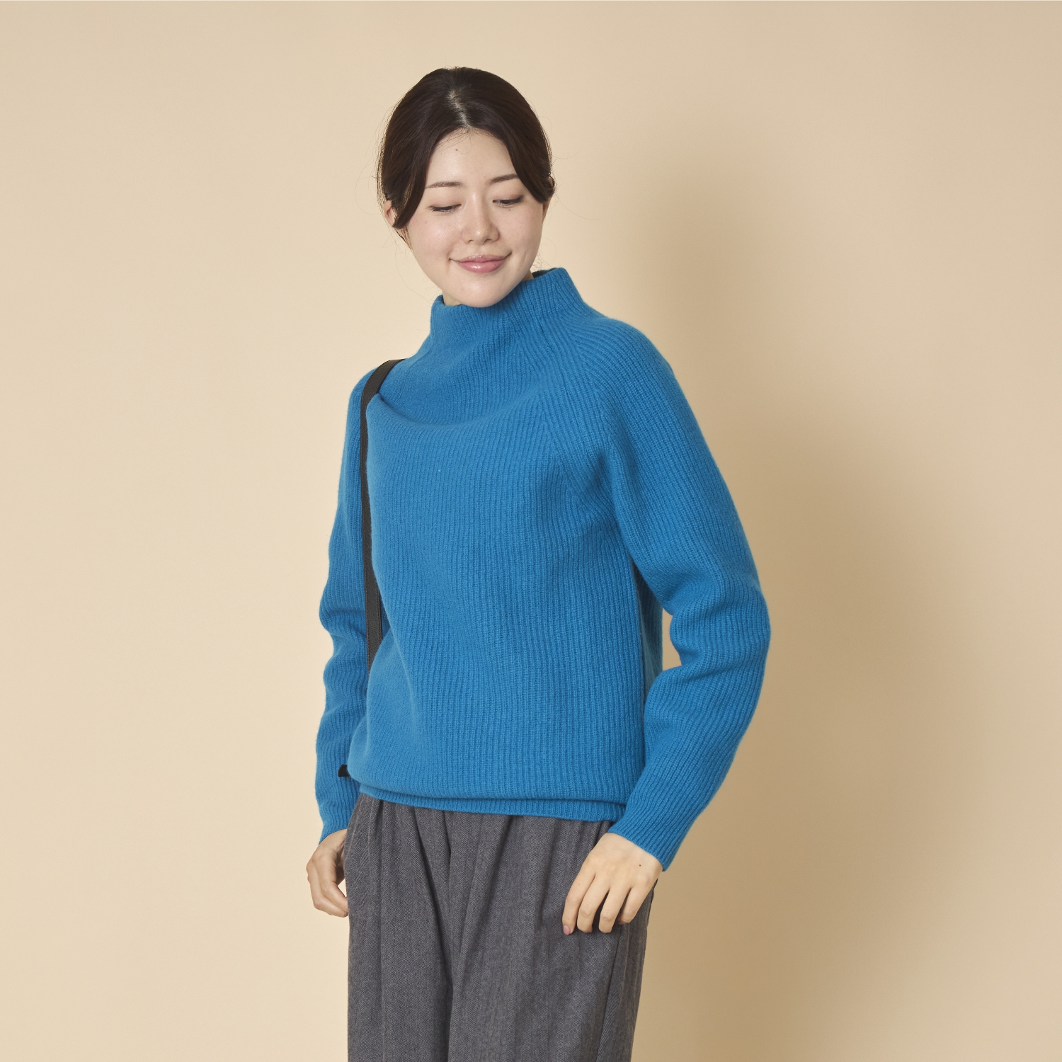 NARU/タスマニアラムウールボトルネックニット -軽くて暖かい！若々