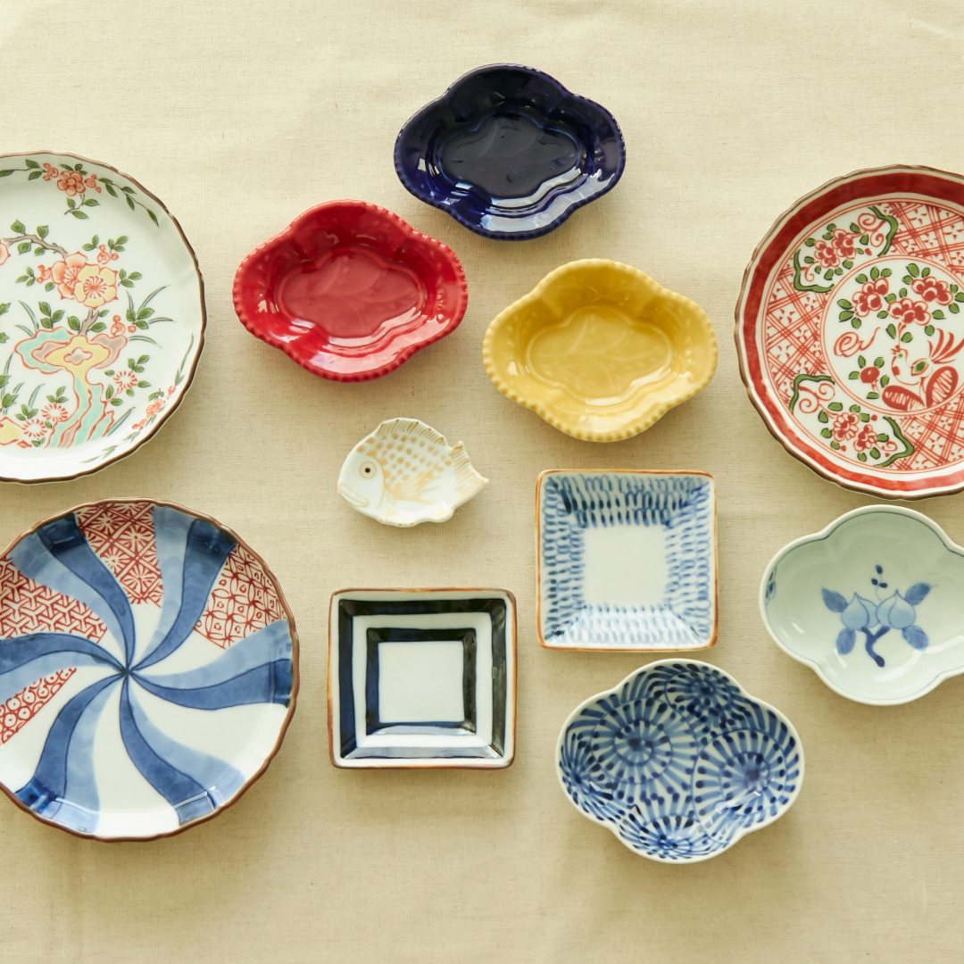 与山窯 桔梗渕4.5寸皿 色絵三方富士菊花文 -ハレの日の席を彩り豊かに