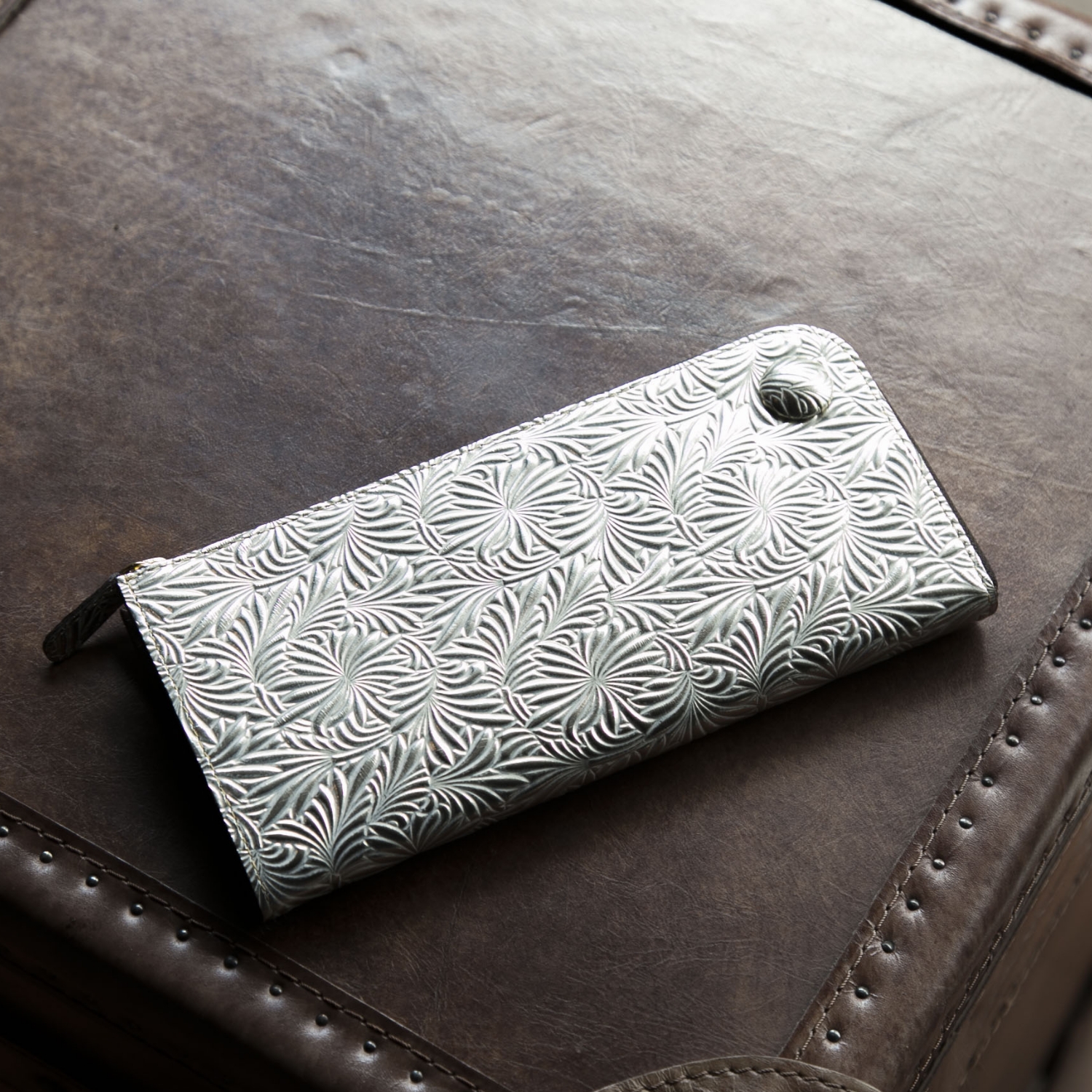 Neutral Gray/デイジーのL字ファスナー長財布 -イタリアのひなぎくが