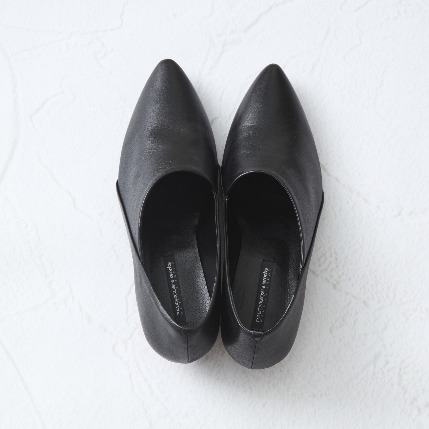 RABOKIGOSHI works/スリッポンパンプス -格好良さと履きやすさを備えた