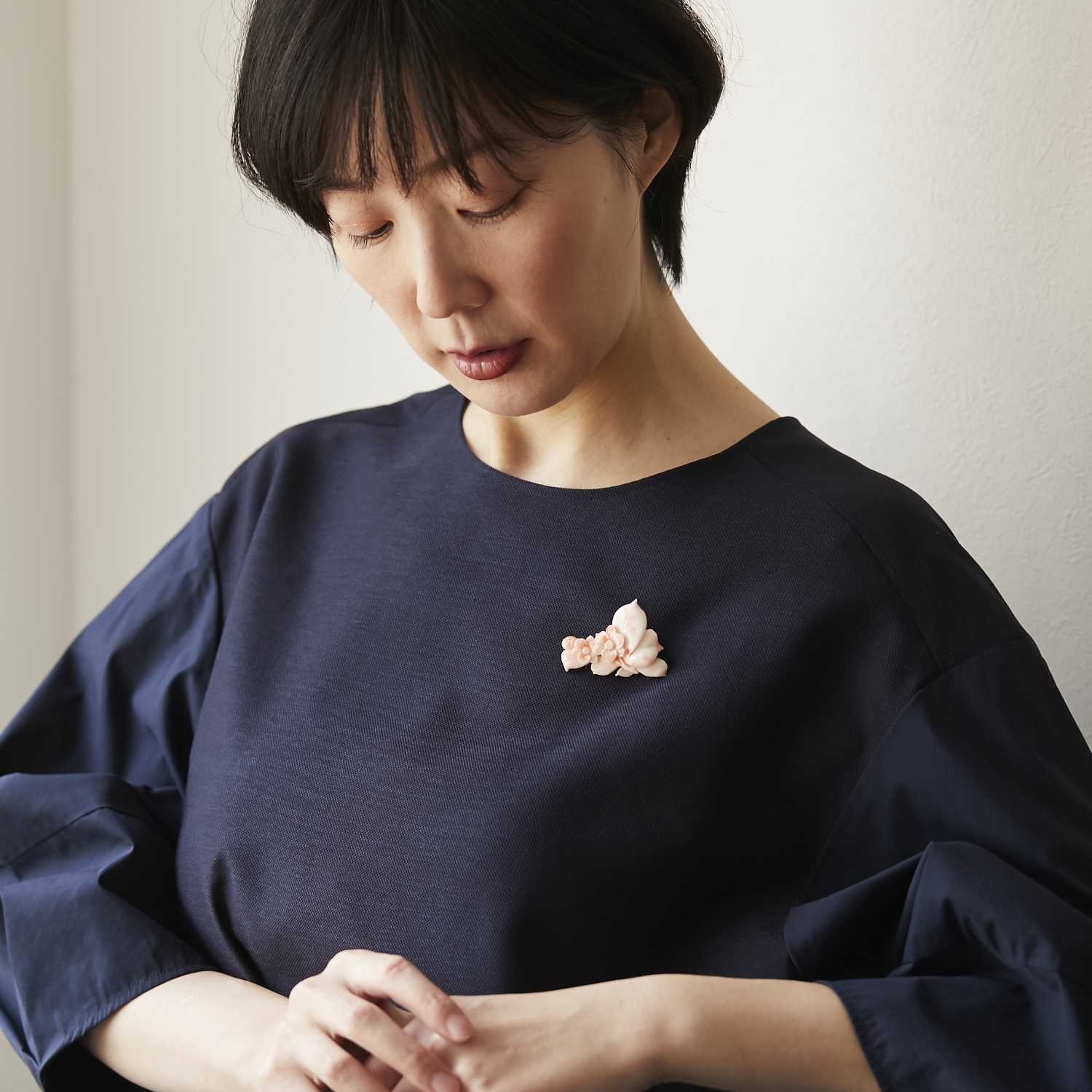 高知の珊瑚ブローチ小 椿A -【当店限定】すべて1点もの、高知から届く