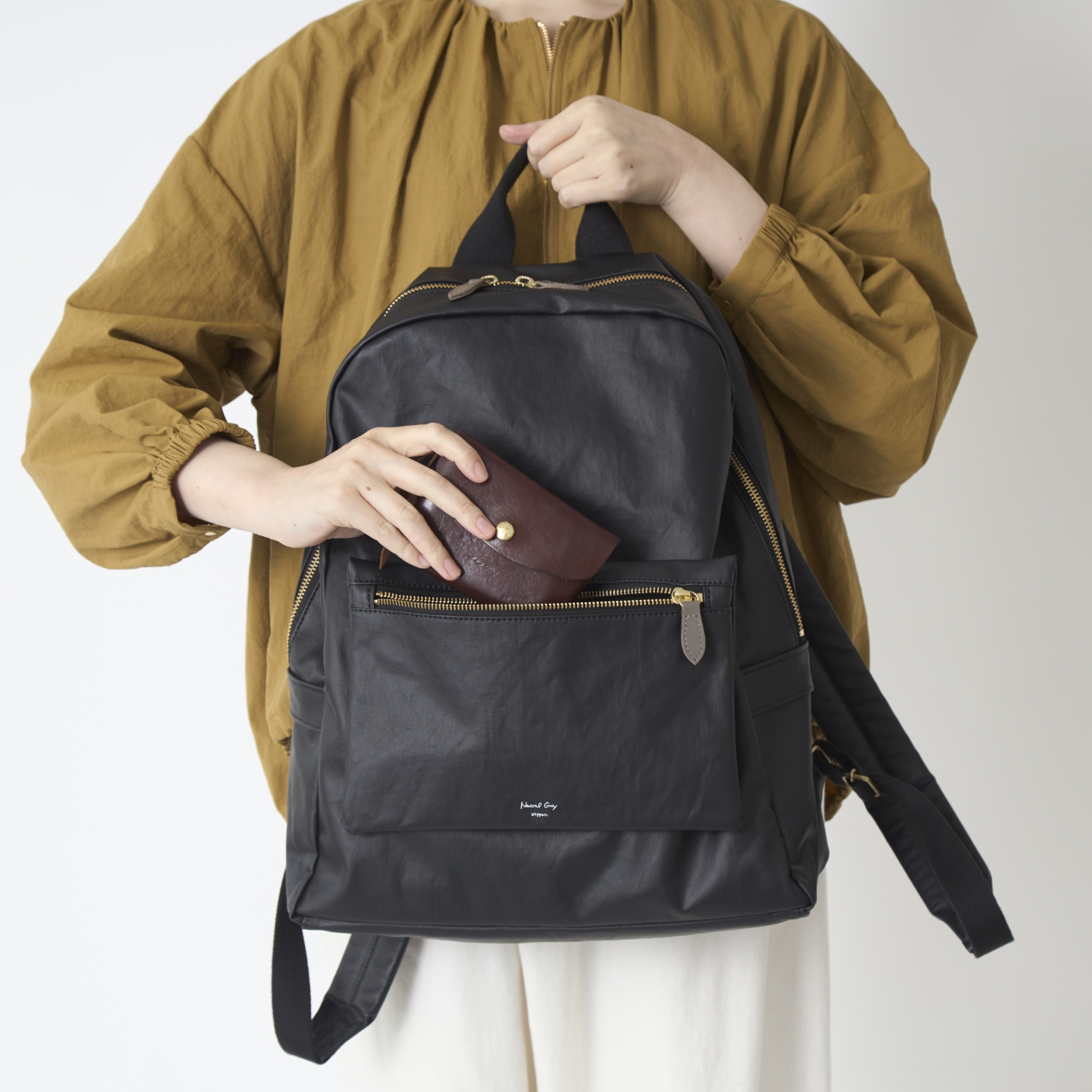 Neutral Gray/ジェーン アクト リュック -大容量と豊富なポケットが