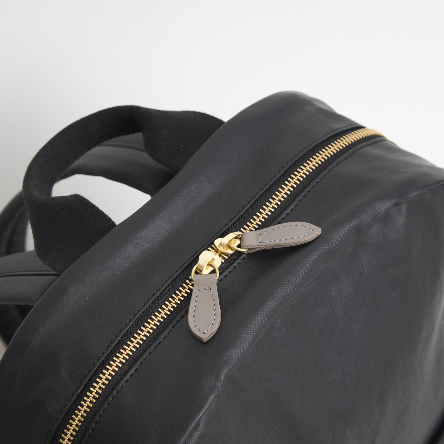 Neutral Gray/ジェーン アクト リュック -大容量と豊富なポケットが