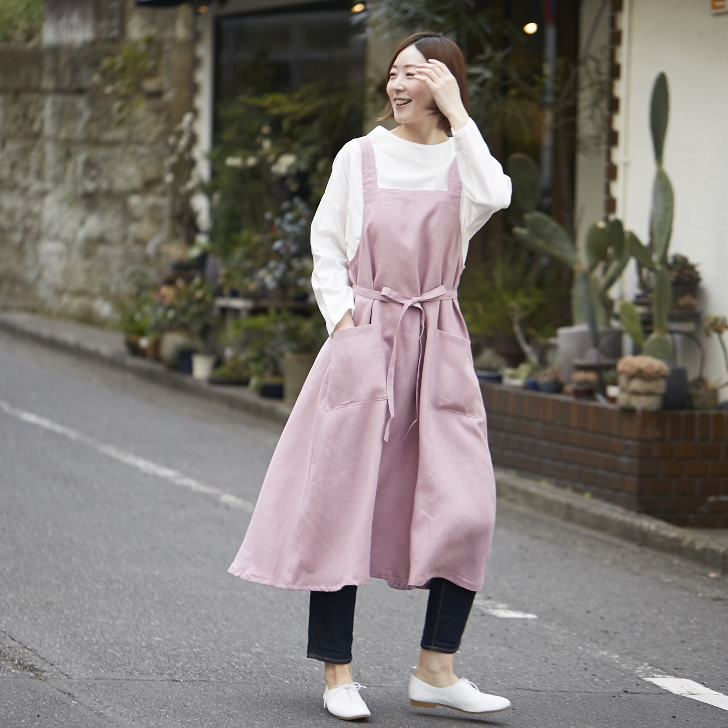 ワンピースエプロン モーヴピンク -【当店限定】首や肩がラクで、着