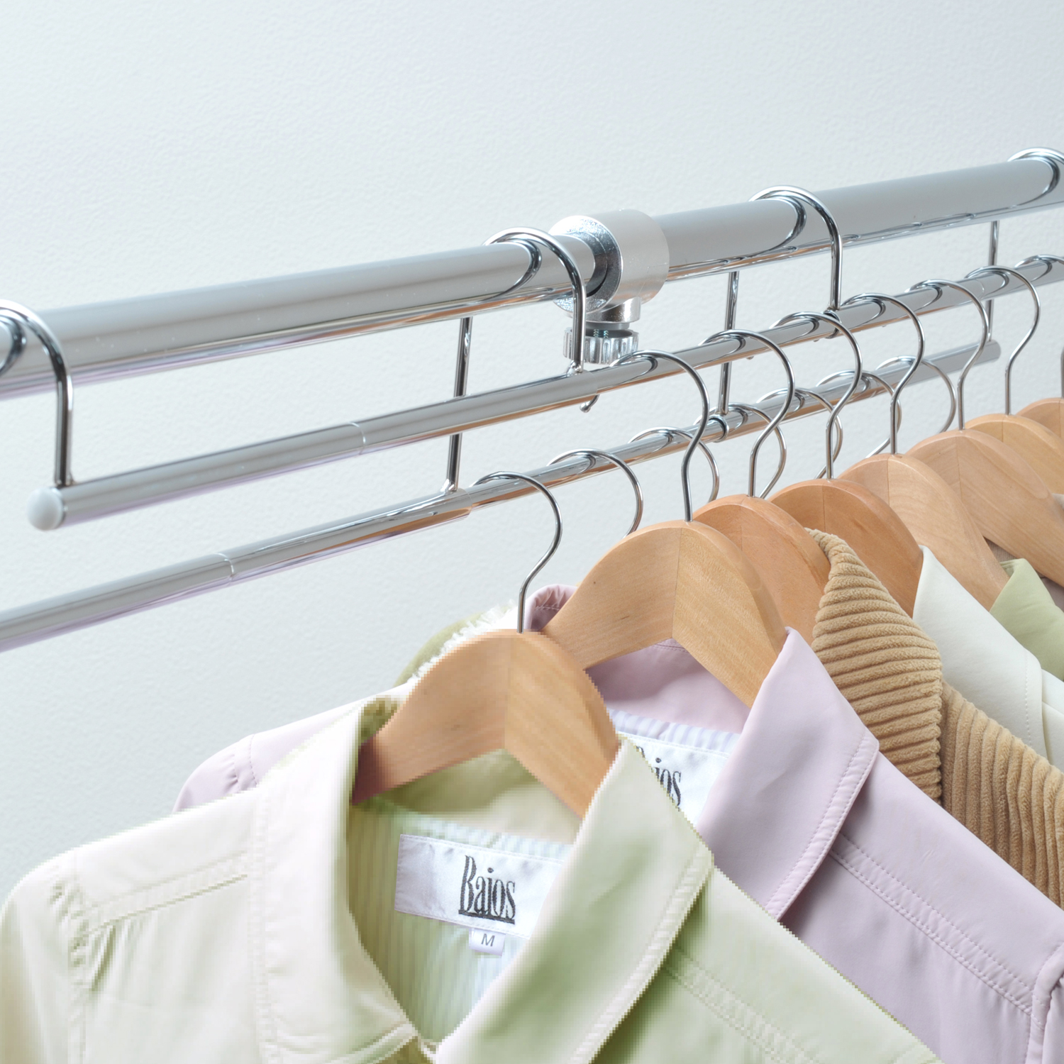 伸縮式衣類収納アップハンガー 60-90cm -掛けるだけで収納スペースが