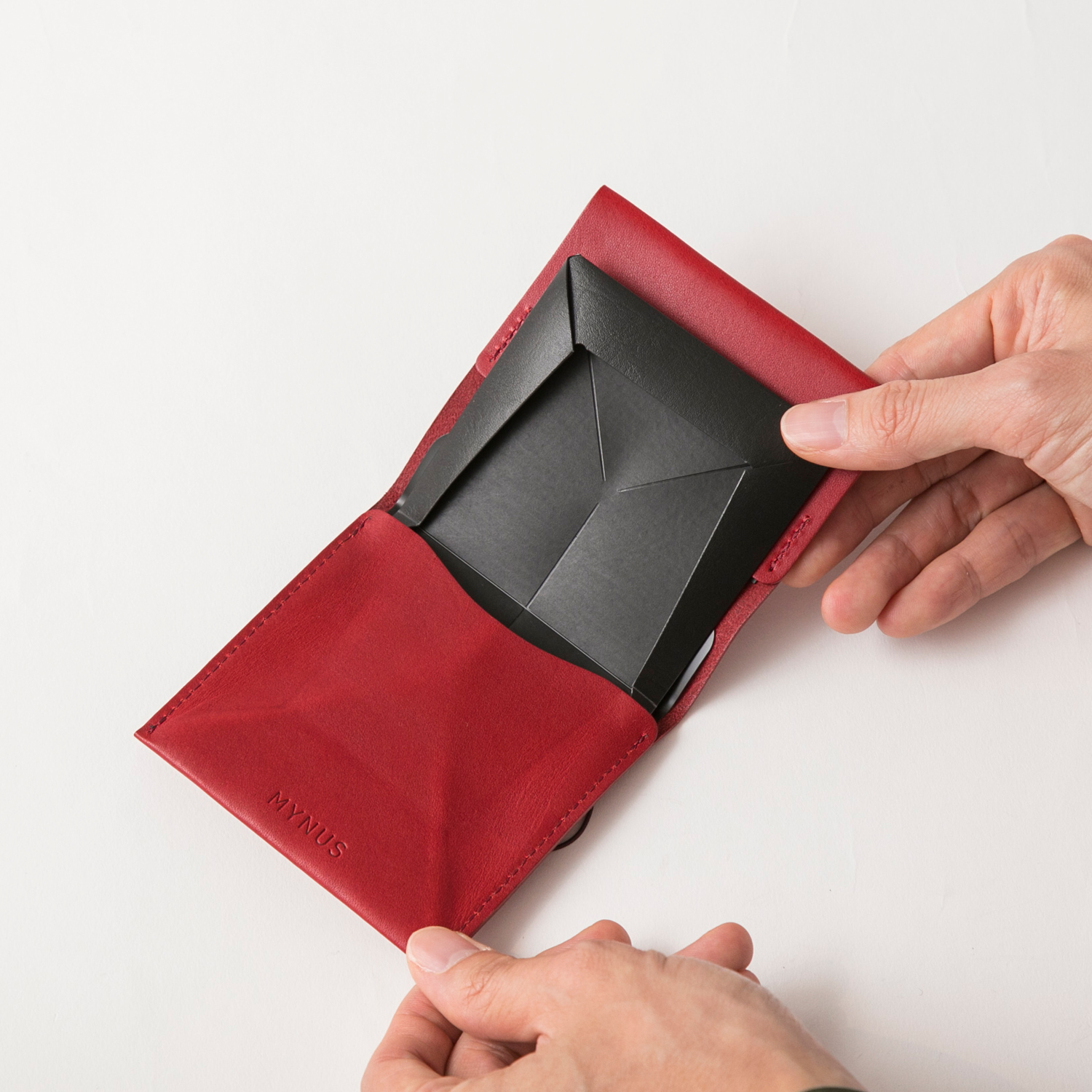 MYNUS/FLIP UP WALLET plus -ワンアクションで開くストレスフリーな