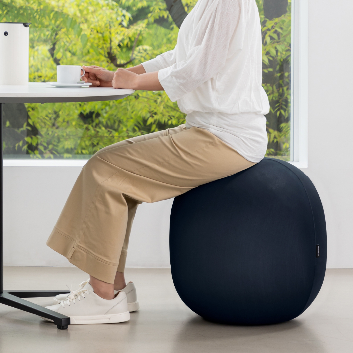 ＆MEDICAL/MALLOW オーバルバランスボール -場所を取らず座りやすい