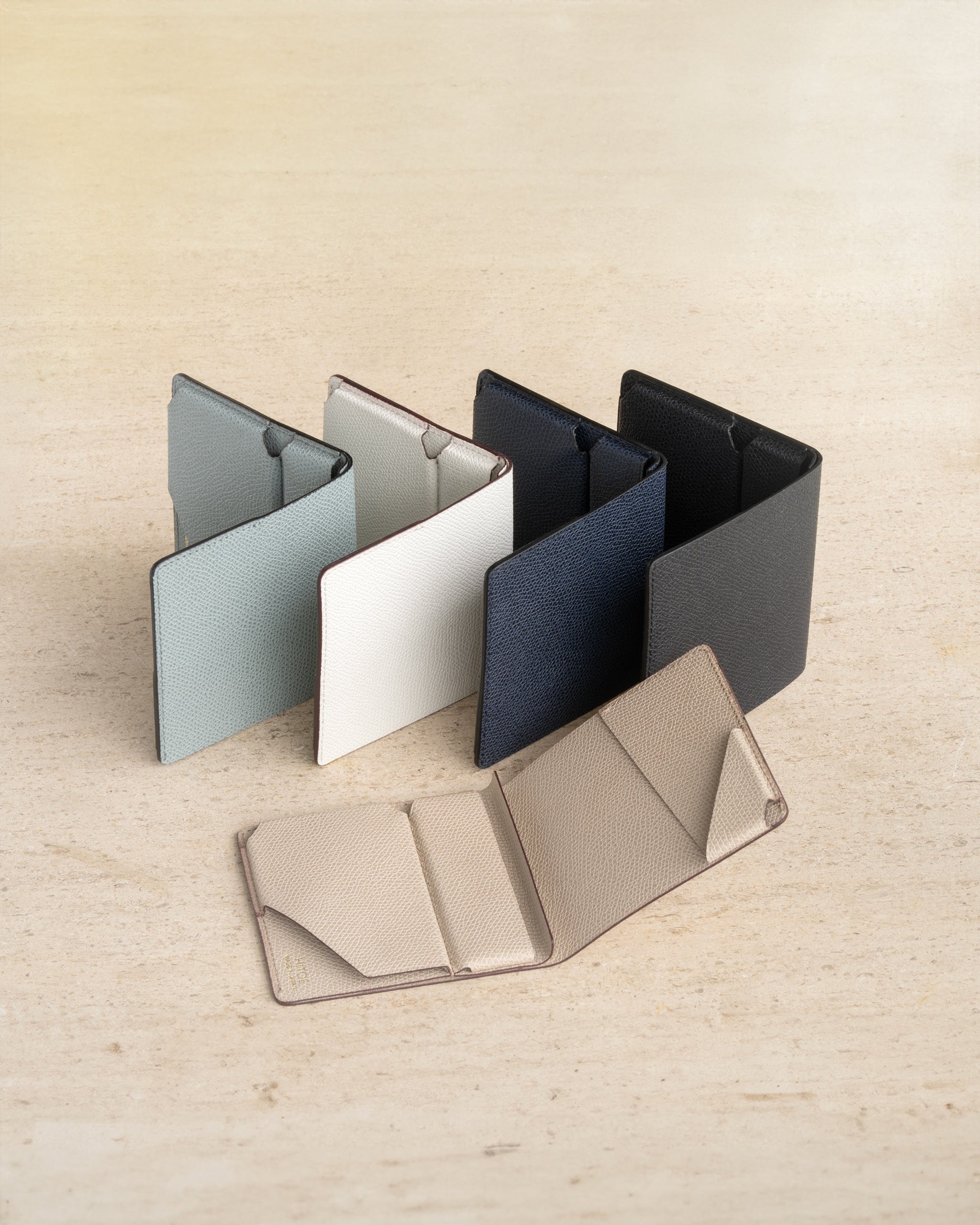 ミニマリズムの極致 Hitoe® Fold Less - Etretat - | エトルタ海岸を