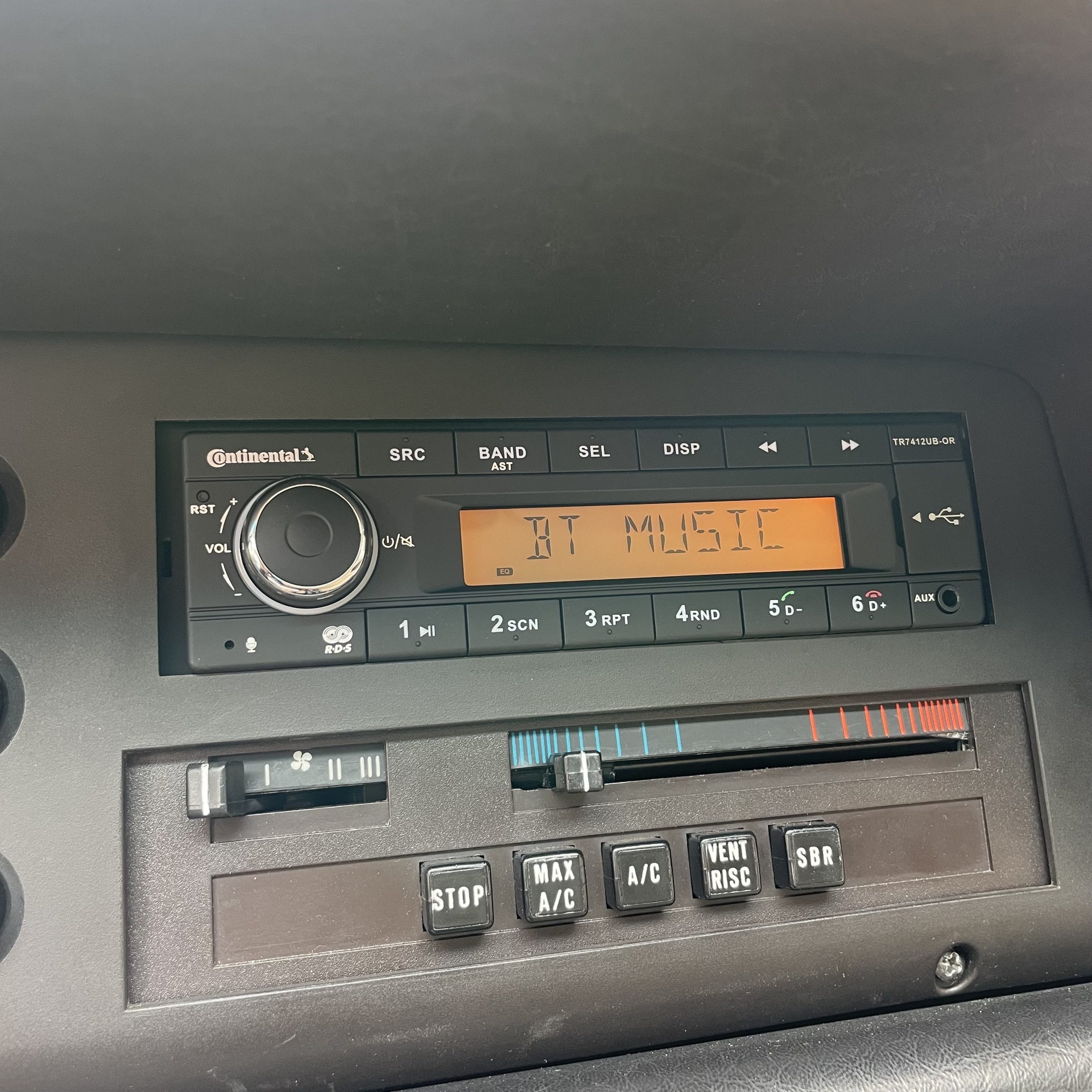 ヤングタイマーにお似合いの Continental TR7412UB-OR: acerog : talk