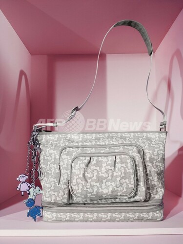 冨永愛と「セリーヌ」がコラボ、マザーズ・バッグ発売 写真1枚 国際