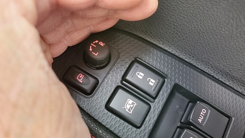 トヨタ86(ZN6)ミラースイッチ照光化キット取付 | 見た目を変えずに音を