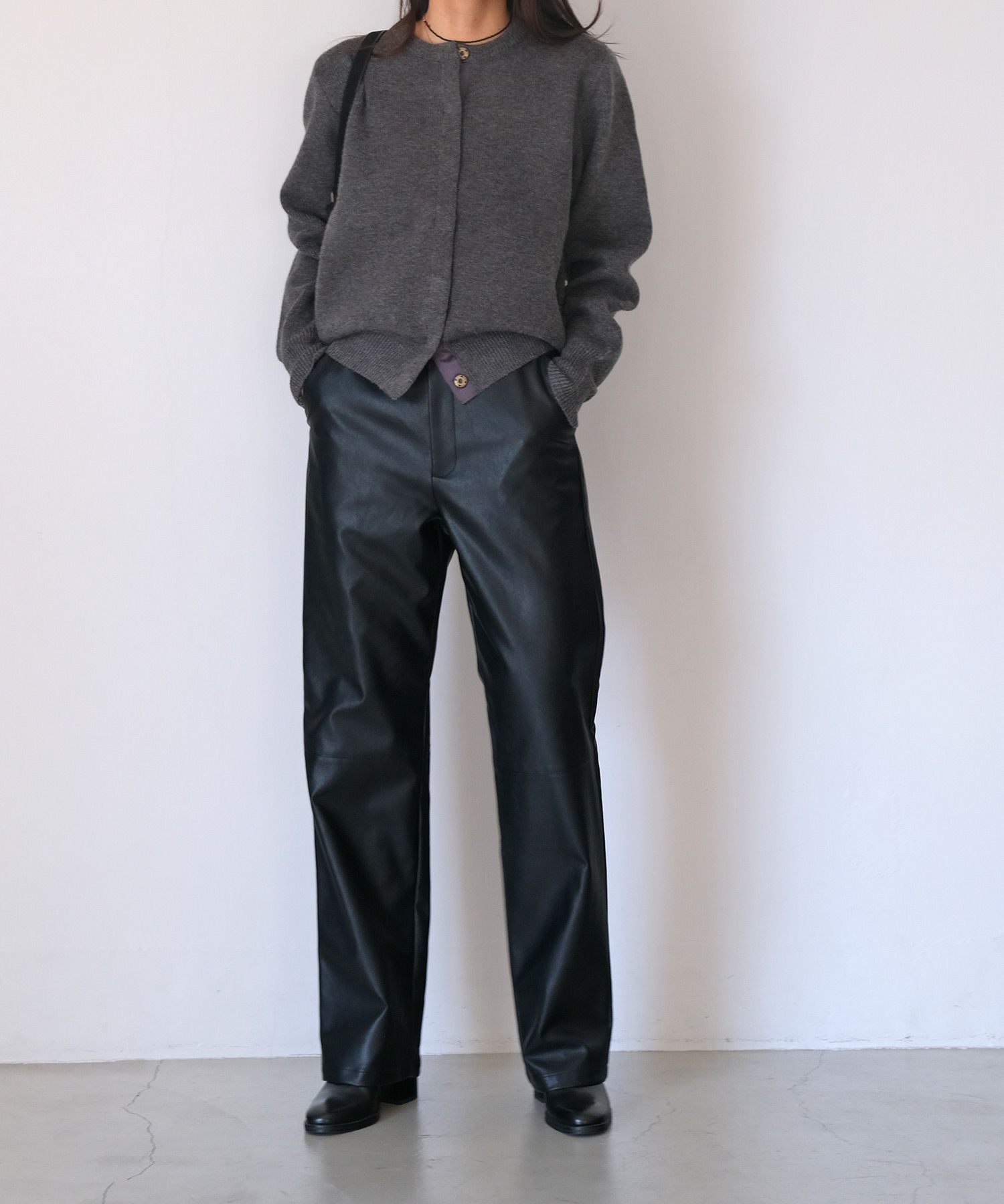 フェイクレザーパンツ | AKTE