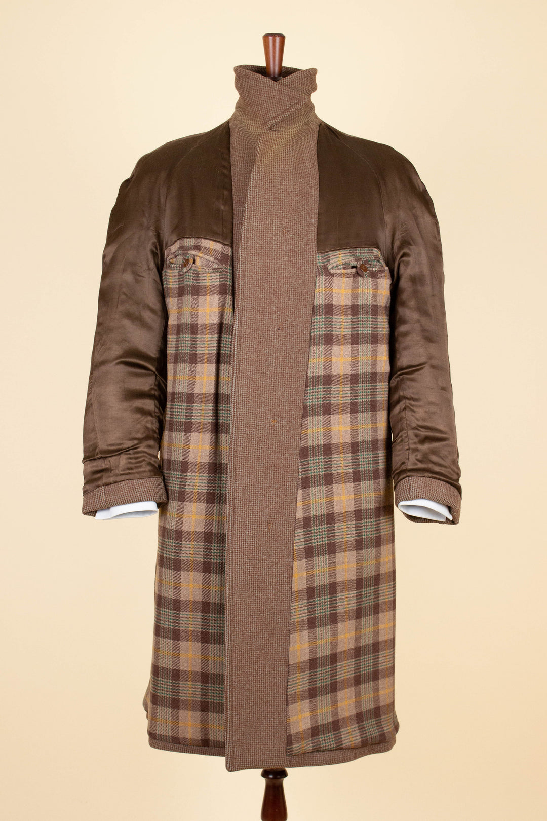 SWEDISH 1940S/1950S MID-BROWN RAGLAN TWEED OVERCOAT BY JUNEX. SIZE