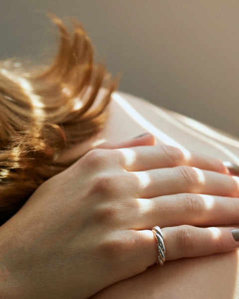 ウェーブリング | 指を美しく見せるツイストデザインのシルバー925