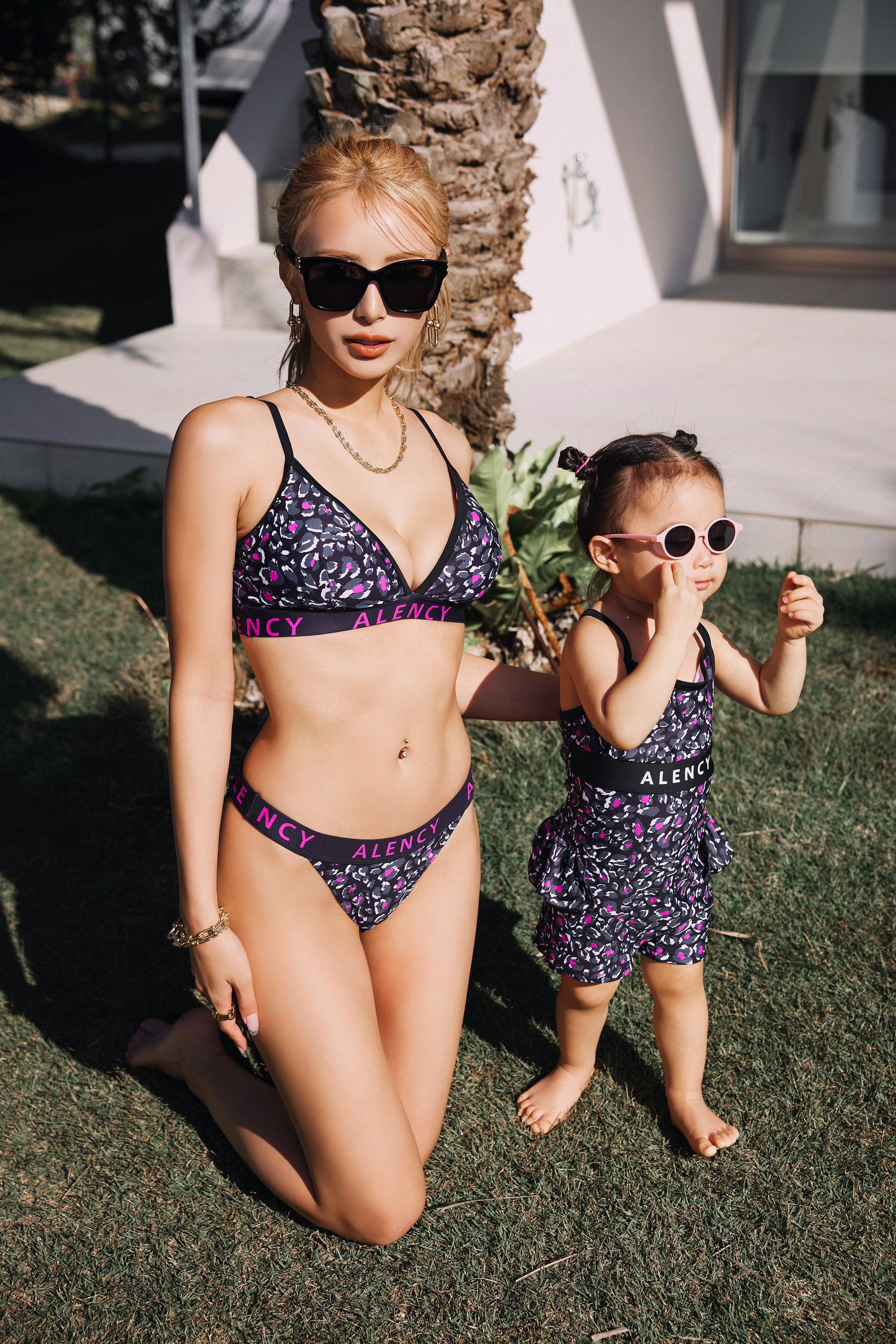 ロゴ入りトライアングルビキニ