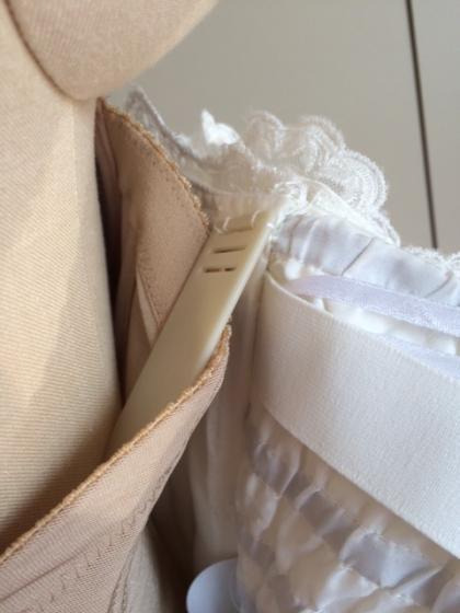 なんで落ちない？ドレスがずれ落ちない秘密とは。その2（簡単に装着