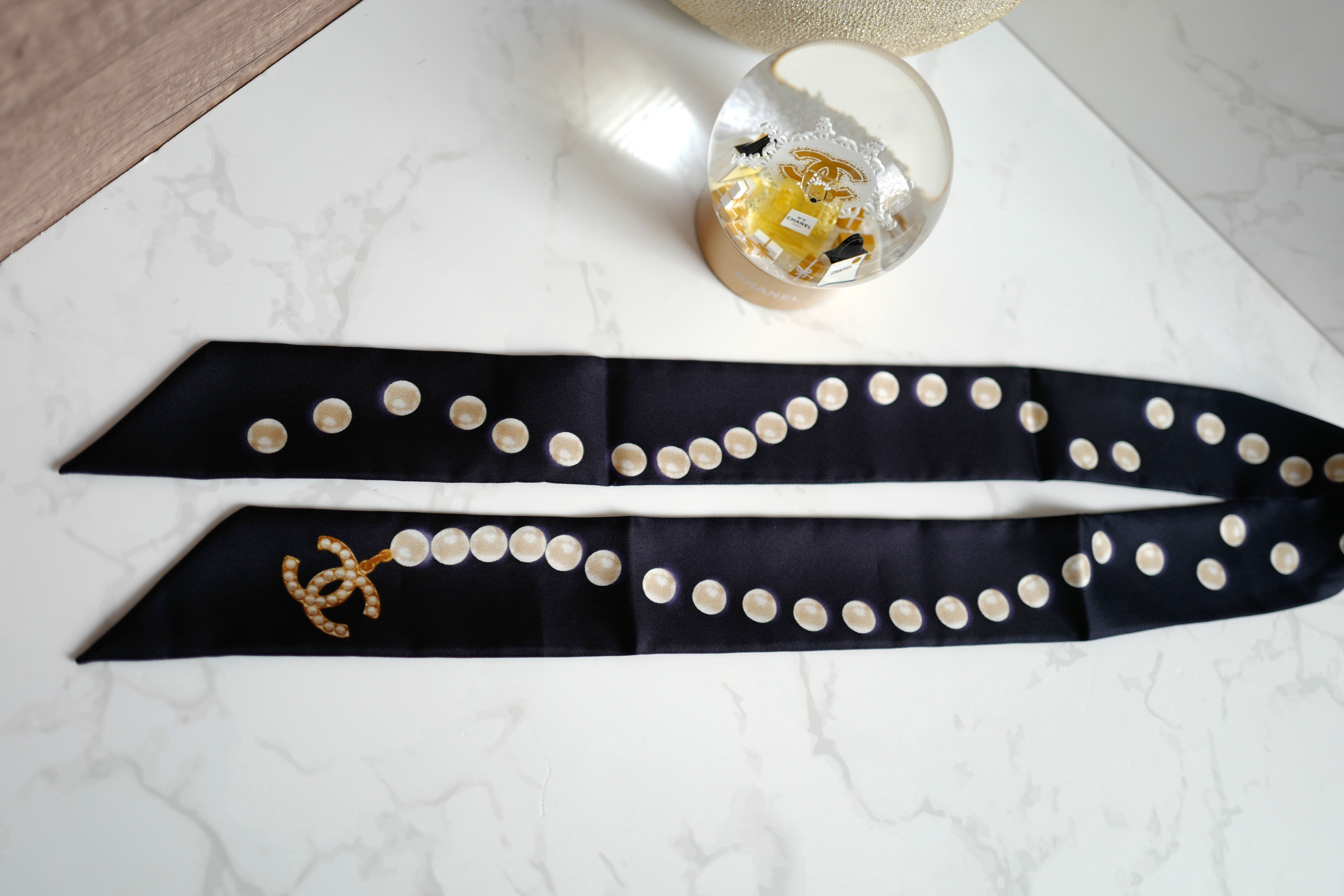 BNIB Chanel 25P Navy CC Logo Pearl Scarf