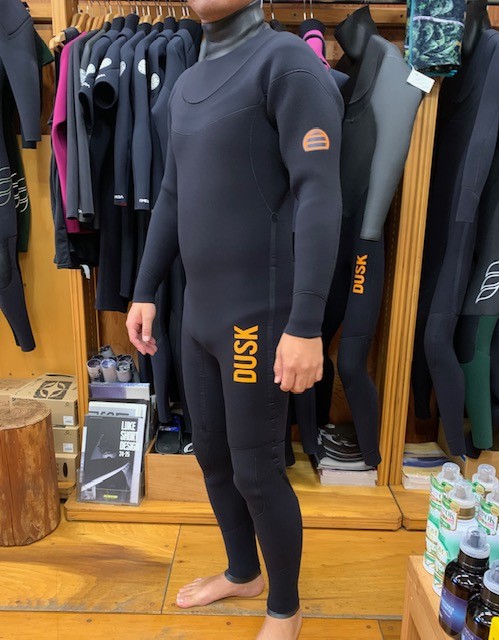 真冬が楽しくなるセミドライスーツ【EVO U-ZIP】 | サーフィンスクール