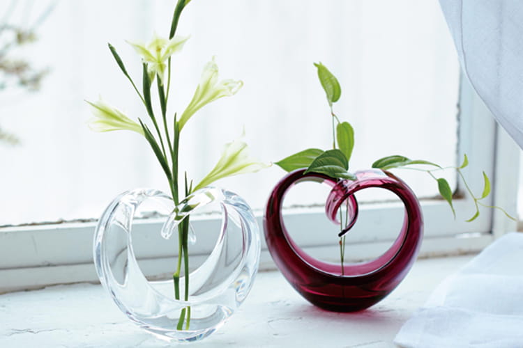 Sghr スガハラ / ハートクルヴァ 花器(ワインレッド)を贈るなら、多彩