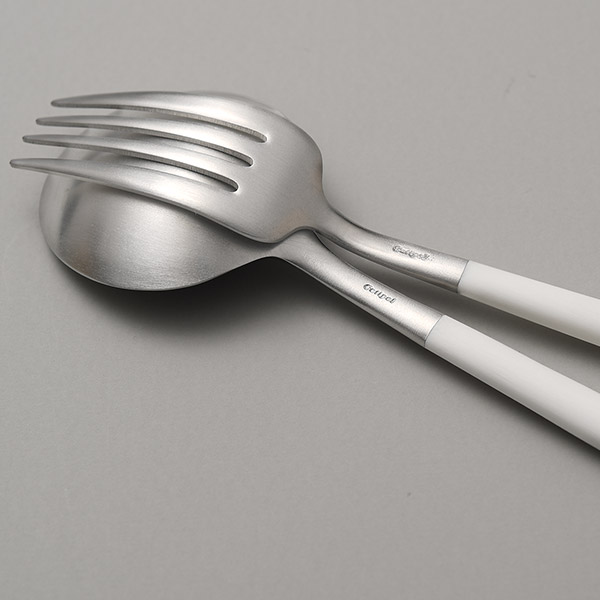 クチポール / GOA カトラリーセット ホワイト×シルバーを贈るなら