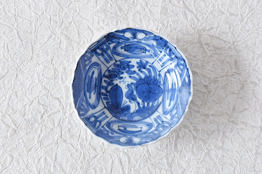 王地山焼 染付 芙蓉手 古染付写し 輪花型 豆皿 - 生活骨董と古布の