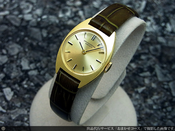 IWC レディース 18金無垢ケース 美品 人気モデル 未使用ベルト装着 手