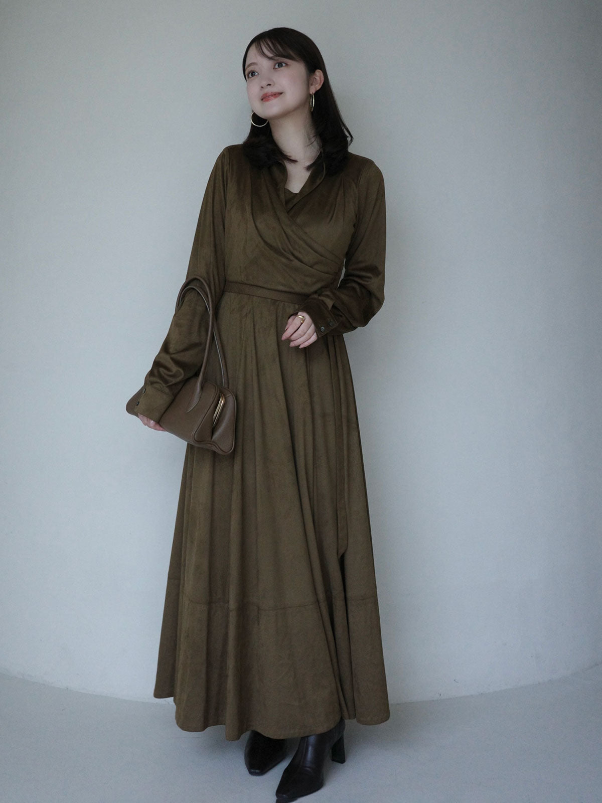 スウェードオープンカラーフレアワンピース