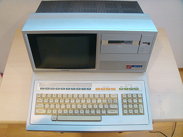 MZ-80B (Sharp) 1981年 | 古いハードに囲まれて since2011