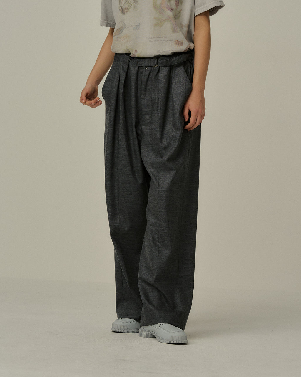 BACKSATIN BELTLESS SLACKS(GRAY) – ANCELLM