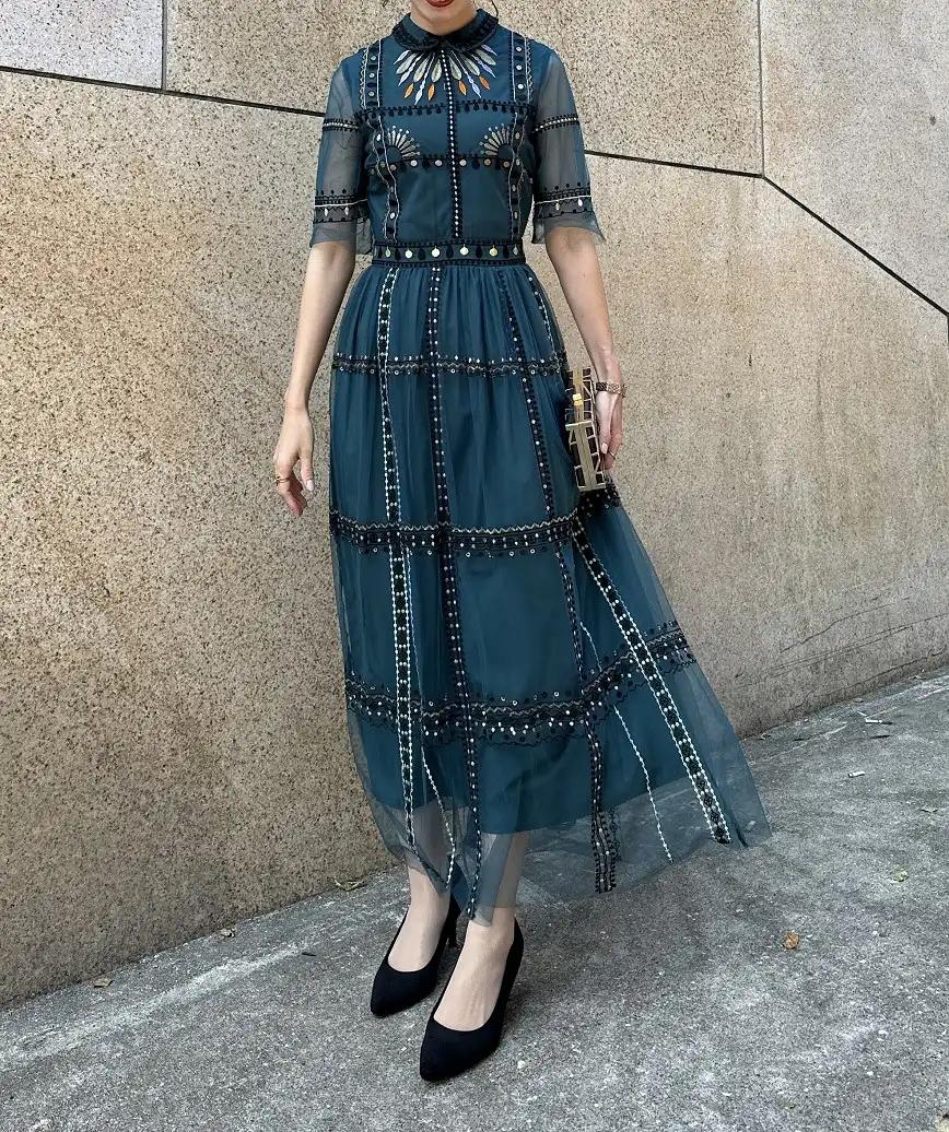 エンブロイダリーデザインハイネックチュールロングドレス