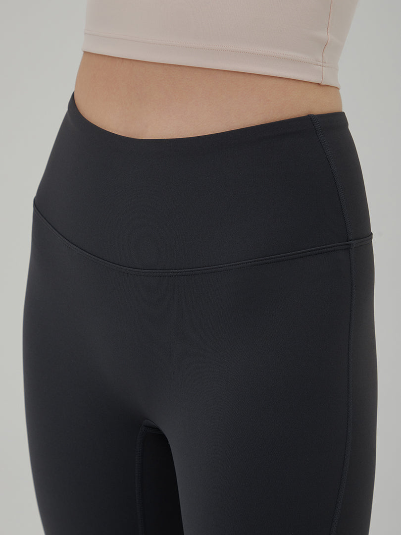 Airywin シャロン フレアレギンス (ブラック) | andar JAPAN