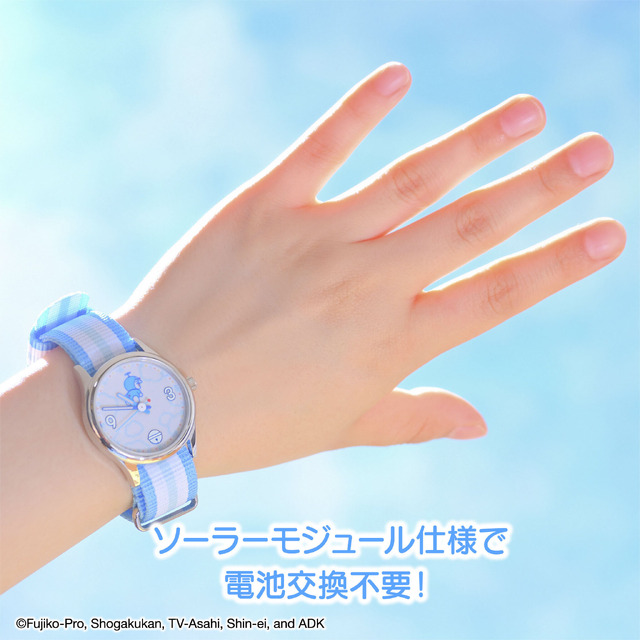 ドラえもん」が時間を教えてくれる♪ ソーラーウォッチと“どこでもドア