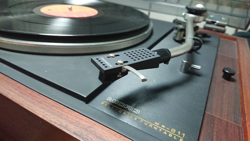 ベルトドライブの高級レコードプレーヤー「MICRO MR-611」で遊ぶ