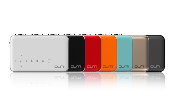 ASCII.jp：475g/800ルーメンのモバイルプロジェクター「QUMI Q6」