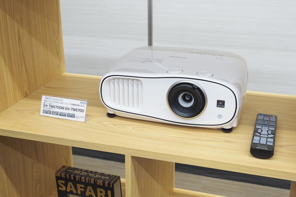 ASCII.jp：世界初かも、4K映像をワイヤレスで飛ばせるシアター