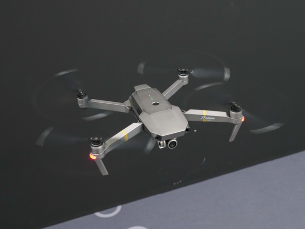 ASCII.jp：静かな離陸に感激! DJI新型ドローン「Mavic Pro Platinum