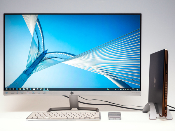 ASCII.jp：24型クラスのサイズ感、ベゼルレスで没入感がすごい「HP