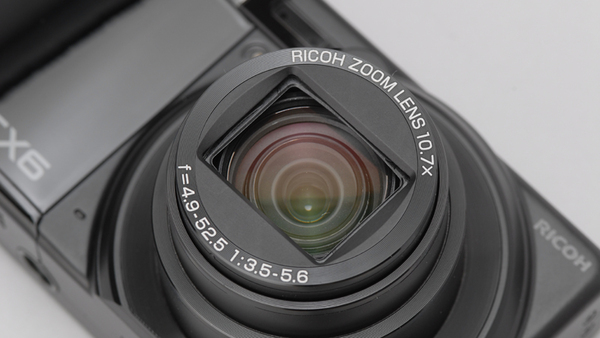 ASCII.jp：最大103倍ズームもできる高倍率デジカメ「リコー CX6」 (1/4)