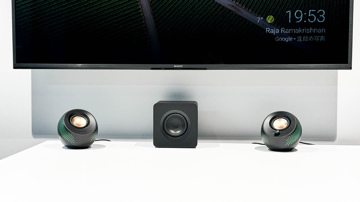 クリエイティブ、球形で2.1ch再生もできるデスクトップUSBスピーカー